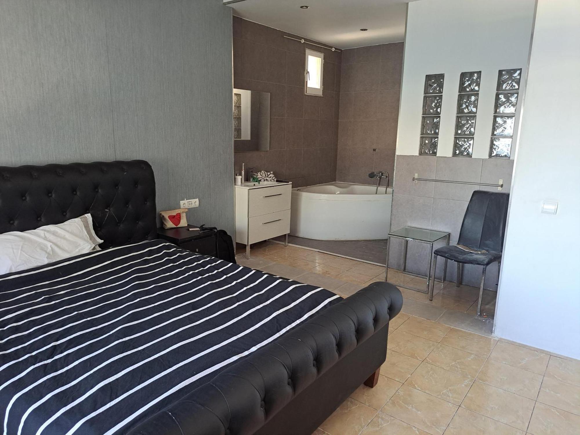 Private Suites In Huge Penthouse 1St Line Puerto Banus, Incredible Views, Jacuzzis 마르베야 외부 사진
